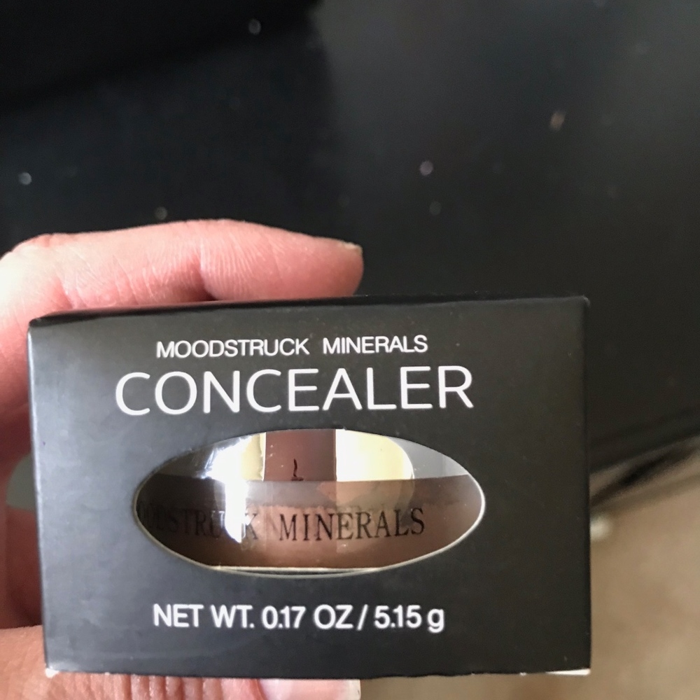 Younique Mineral Concealer in Fierce